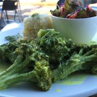 Broccoli, Rice and a green salat at Bistro 'O Porto in Tavira