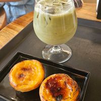 Traditional + crème brûlée + matcha latte with oat milk at Nat'elier | Pastel de Nata in Lisbon