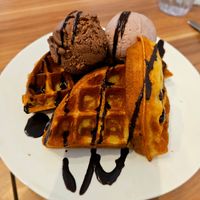 Ice cream waffle at WellSmoocht in West Singapore