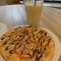 BBQ pizza?& smoothie at WellSmoocht in West Singapore