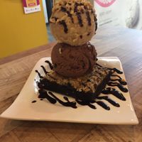 Brownie topped with 1 Choc scoop and 1 hazelnut. S$11  at WellSmoocht in West Singapore