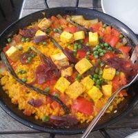 vegane Paella mit verschiedenem Gemüse und "geräuchertem" Tofu at La Tortilla Asesina in Inverness