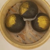 Black & Gold bun sesame and peanut at Yang Shin 養心茶樓 in Taipei