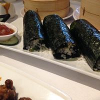 Nori roll filled with green beans and rice pops at Yang Shin 養心茶樓 in Taipei