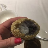 Sesame dango (“Deep-fried sesame ball”) at Yang Shin 養心茶樓 in Taipei