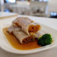 Rice noodle roll with crispy bread stick at Yang Shin 養心茶樓 in Taipei