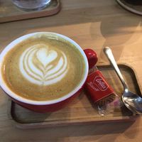 Specialty coffee with oat milk & Lotus cookie (vegan) at Cafés Tornasol in Madrid