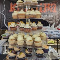 cupcakes at Kakaiba Bakery in Beaverton