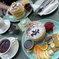 Gestapelte Pancakes, Kaffee und Tee  at Good One Café - Schanze in Hamburg