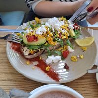 Brot mit Avocado , Scrambled Tofu und Veta 🌱 at Good One Café - Schanze in Hamburg