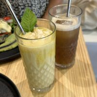 Tropical smoothie and lemonadee  at Asante in Barcelona