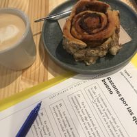 Cinnamon roll and cafe con leche  at Asante in Barcelona