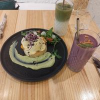 Egg Benedict, Iced Matcha and Açai Milkshake at Asante in Barcelona