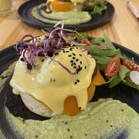 Increíble. Nunca había probado un huevo vegano con tanto sabor a huevo. Servicio perfecto. Súper rápidos y amables. Los bikinis y los cafés son increíbles. Felicidades y grac at Asante in Barcelona