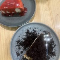 cheesecake de fresa y cheesecake de oreo #Veganuary at Asante in Barcelona