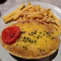 Vegan mac n cheese and chips at Sloans  in Glasgow