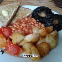 Vegan breakfast, rosemary and thyme fried new potatoes, tasty field mushrooms, vine tomatoes and baked beans, simple but well prepared and satisfying at Boston Tea Party in Worcester