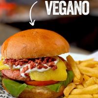 O cardápio possui uma versão 🌱 para cada lanche at Bença Parrilla in Bauru