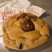 Chocolaté vegan cookies delicious at Ben's Cookies  in Paris