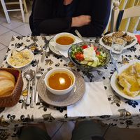 On a aussi eu des Poivrons farcies et un dessert pour 25 euros pour 2. at Vegera in Crete