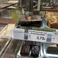Schokokuchen mit Erdnusscreme 3,75€  at Maran Vegan in Vienna
