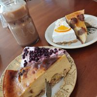 Kuchen 😍 at V-Cake Cafe in Dresden