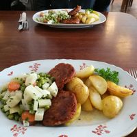 Vegane Frikadellen at V-Cake Cafe in Dresden