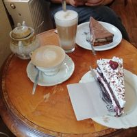 Donauwelle und Schwarzwälder Kirschtorte at V-Cake Cafe in Dresden