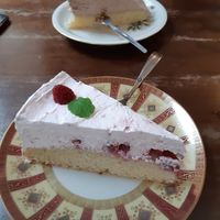 Himbeere- Limette Cheesecake und Kaffee Cheesecake at V-Cake Cafe in Dresden