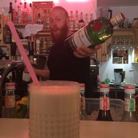 the fantastic bartender and my whiskey milkshake at Chaostheorie in Berlin