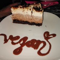 Vegan "snickers" cake at Chaostheorie in Berlin