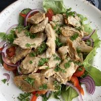 Salade « oumph » végane   at Veitingastaðurinn Ráin in Keflavik