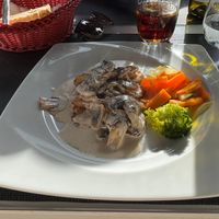Seitan with mushroom sauce and veg at Sabores da Esquina in Alvor