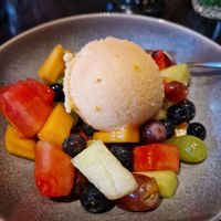 Sorbetijs met vers fruit at Restaurant Het Wapen van Harmelen in Harmelen