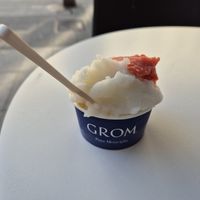 Coppetta gusti limone, fragola e mango at Grom in Lecco