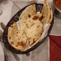 Naan con cipolle at Gandhi in Padua