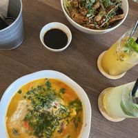 Gemüse-Kokossuppe + Tofu Reisgericht   at Domovina in Brno