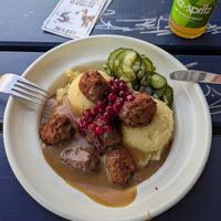 Vegan Kartoffelstampf and meatballs at Möllers Köttbullar - Danziger Str. in Berlin
