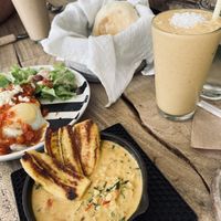 Mango smoothie  at Dosis Cafe - Valle in Valle De Bravo