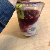 Oat porridge with forrest fruits at PRG - Natoo - T2 in Prague