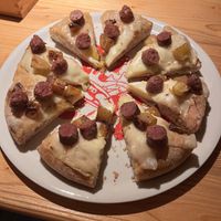 Pizza briciola con salsiccia veg, patate e formaggio vegetale  at Birrificio CRAK in Padua