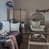 Ambiance at Root to Rise Wellness Cafe in Port Clinton