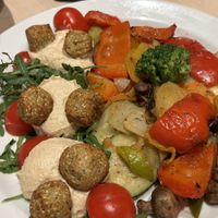 Falaffel mit Humus und gegrilltem Gemüse (super Lecker, wie Schaschlik)  at Tante Paula Burgberg in Burgberg Im Allgaeu