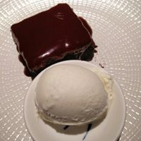 Vegan cake and ice cream at Out of China in Barcelona