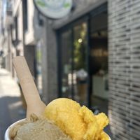 Pistazie 🫶 Mango  at Vana Eis in Stuttgart