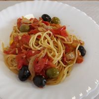 Pasta with garlic, tomatoes and olives at Bombeiros Altares in Terceira
