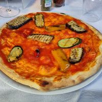 Vegetable pizza without cheese at Dal Tato in Menaggio