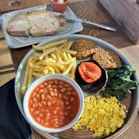 Full English   at LHR - The Queen's Arms - T2 in West London