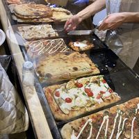 Vetrina di pizze e focacce   at Fermaggio Bistrot & Store in Rome