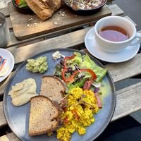 Scrambled tofu in the front, Shakshuka in the backk  at Kiwi Corner  in Mainz